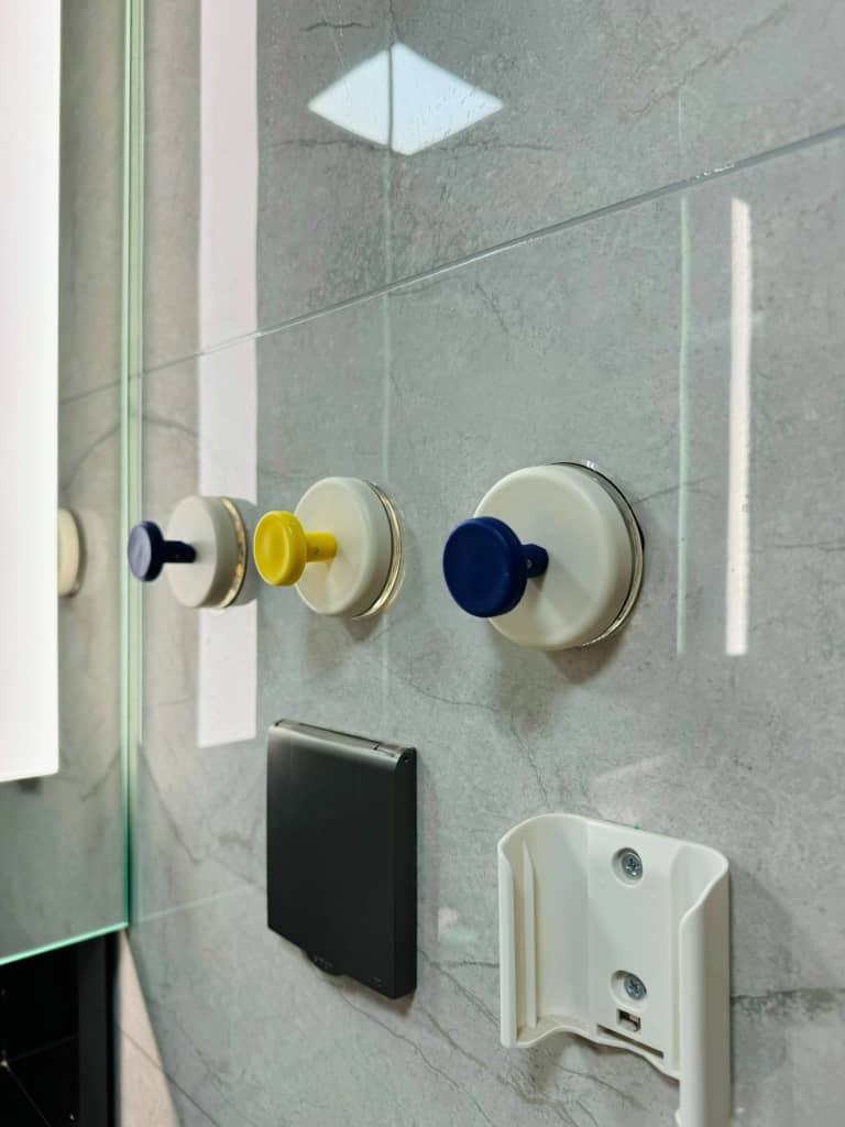 Rotating Vacuum Suction Wall Hook (Pack of 4) | Strong No-Drill Hooks